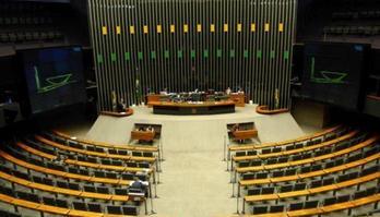 Câmara só deve retomar votações na segunda semana de abril (Wilson Dias/Agência Brasil)